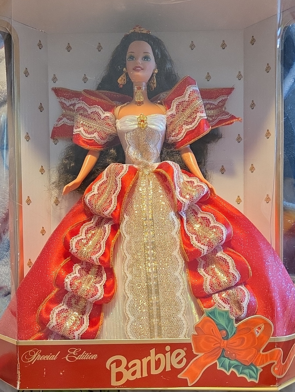 1997 Holiday Barbie brunette Nib